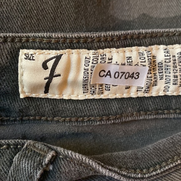 Jeans - Picture 4 of 4